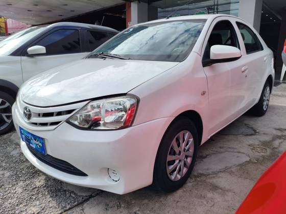TOYOTA ETIOS 1.5 PLATINUM SEDAN 16V FLEX 4P MANUAL